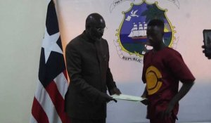 Liberia : un garçon qui avait trouvé puis restitué 50 000 dollars récompensé