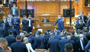Roumanie: les députés votent lors d'une motion de censure contre le gouvernement