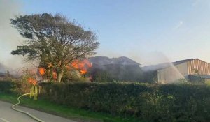 Leubringhen : un violent incendie détruit un hangar agricole