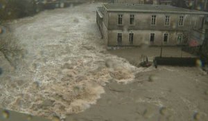 Inondations: crue spectaculaire du Gave d'Oloron