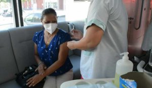 A La Réunion, un vaccinobus pour inciter les habitants à se faire vacciner
