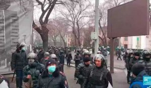 Kazakhstan : 18 membres des forces de sécurité tués, plus de 700 blessés