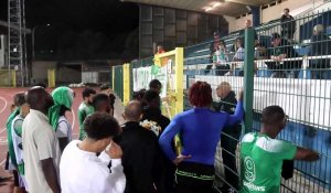 Les supporters de La Louvière Centre mécontents après la défaite de leur équipe face à Solières