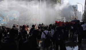Chili: heurts entre manifestants et policiers avant un remaniement ministériel