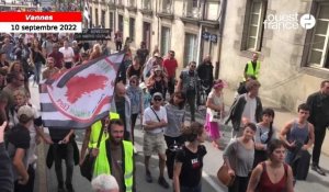 VIDÉO. A Vannes, 450 personnes manifestent pour un logement accessible en Bretagne 