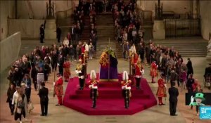 Les adieux des Britanniques à la reine : une file d'attente de près de 8 km à Westminster