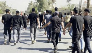 Des pro-Sadr marchent en direction de l'ultrasécurisée Zone verte de Bagdad