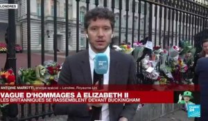 Décès d'Elizabeth II : les Britanniques se rassemblent devant Buckingham