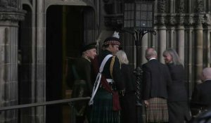 Le roi Charles III et la reine consort arrivent à la cathédrale pour une veillée funèbre