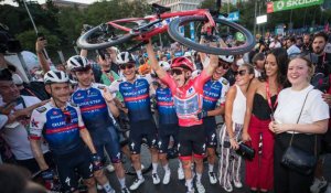 Remco Evenepoel remporte la Vuelta, et entre dans l’histoire du cyclisme belge