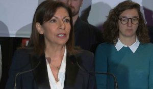 Présidentielle: Anne Hidalgo appelle à voter Emmanuel Macron "contre l'extrême droite"