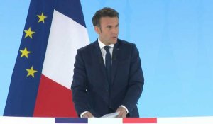 Macron veut "tendre la main à tous ceux qui veulent travailler pour la France"