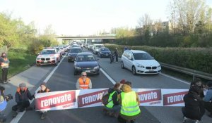 Suisse: des militants du climat bloquent brièvement une autoroute