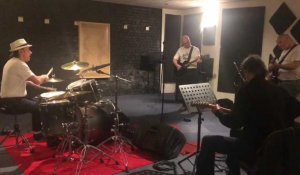 The Badgers apprennent la guitare… et préparent leur concert