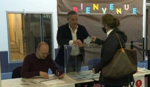 Présidentielle en France: ouverture des bureaux de vote