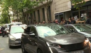 Présidentielle: Marine Le Pen se rend en voiture au Pavillon d'Armenonville