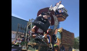 VIDÉO. À Cholet, au cœur du défilé du carnaval, le char pirate des Skizo se présente