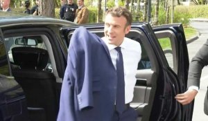 Présidentielle: Macron en campagne arrive au centre Alister à Mulhouse