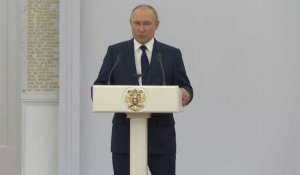 Poutine reçoit au Kremlin les sportifs russes médaillés lors des JO-2022
