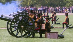 Londres: Coups de canon pour le 96e anniversaire de la reine Elizabeth II à Hyde Park