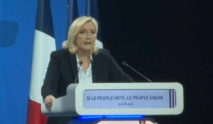 Présidentielle: Marine Le Pen appelle à faire barrage à Emmanuel Macron