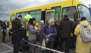 Ukraine: des évacués de Marioupol racontent leur ville "en ruines"