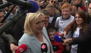 Présidentielle: pour Marine Le Pen, dernière image de campagne dans le Pas-de-Calais
