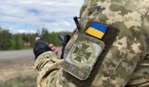 Des soldats ukrainiens se préparent à l'arrivée des soldats russes à Lyman
