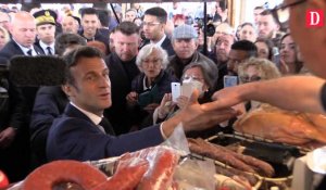 Hautes-Pyrénées : Emmanuel Macron déguste du porc noir de Bigorre au marché de Barbazan-Debat