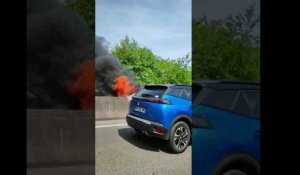 Accident sur le périphérique de Nantes : deux voitures prennent feu