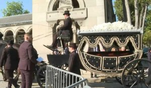 Obsèques de Régine à Paris: arrivée du cercueil en carrosse