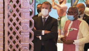 Macron à l'exposition "Restitution de 26 oeuvres des trésors royaux d'Abomey" au Quai Branly