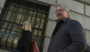Les avocats de Maxwell, la "rabatteuse" d'Epstein, arrivent au tribunal pour le début du procès
