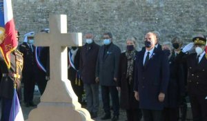 Hommage à de Gaulle: Castex se recueille devant la tombe du général à Colombey