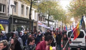 Calais: 800 manifestants en soutien aux réfugiés