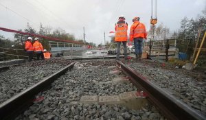 Sassegnies: la SNCF installe un pont