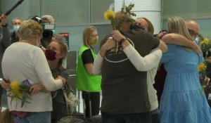 Australie: émotion à l'aéroport de Sydney après la réouverture des frontières