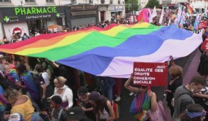 Être homosexuel en France : la lutte pour l'égalité se poursuit