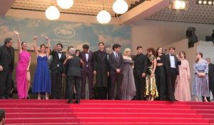 Cannes: l'équipe du film "Les Amandiers" de Valeria Bruni Tedeschi sur le tapis rouge