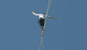 Mont-Saint-Michel : un funambule tente de battre le record du monde de distance sur un fil