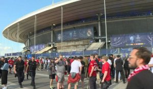 Ligue des champions: les supporters arrivent aux Stade de France avant la finale