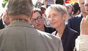 Législatives: Elisabeth Borne en campagne dans le Calvados