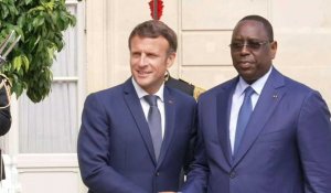 Le président Macron reçoit son homologue sénégalais Macky Sall à l'Elysée