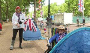 Jubilé de la reine: des fans de la famille royale campent devant Buckingham Palace