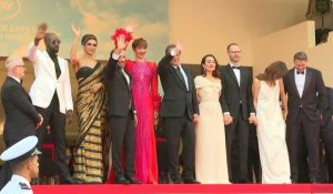 Festival de Cannes: le jury emmené par Vincent Lindon monte les marches