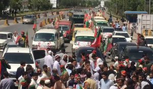 Pakistan : les partisans d'Imran Khan se rassemblent, la police bloque l'accès à la capitale