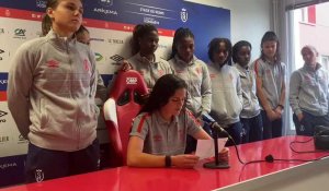 Les filles du Stade de Reims solidaires pour évoquer leur mécontentement de ne pas recevoir le PSG à Delaune mercredi 1er juin