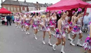 Ailly-sur-Noye: les majorettes de Doullens défilent à la Balourde