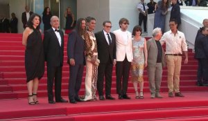 Cannes: l'équipe du film "Pacifiction" d'Albert Serra sur le tapis rouge
