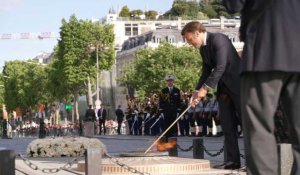 Jubilé royal: Emmanuel Macron ravive la flamme du soldat inconnu